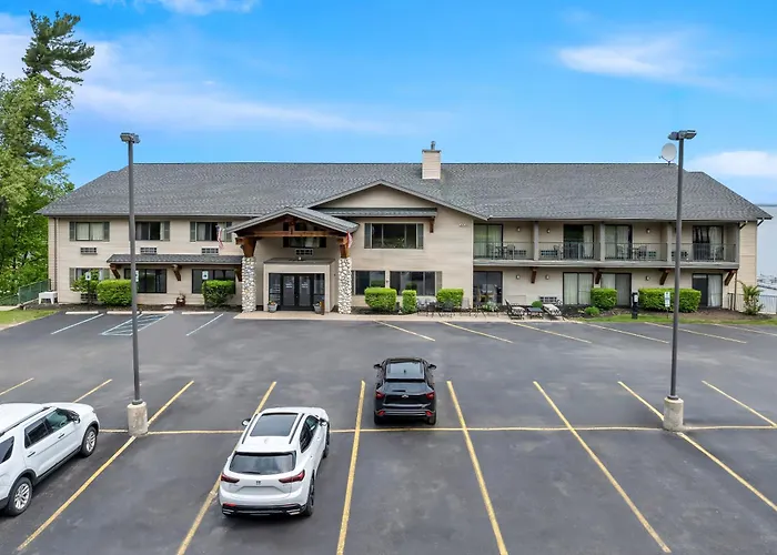 Beachfront Hotel Houghton Lake
